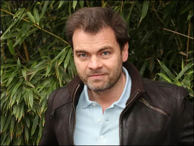 Qui est cet acteur qui joue le rôle principal dans le film ''La Sainte Victoire'', film français écrit et réalisé par François Favrat, sorti en 2009 ?