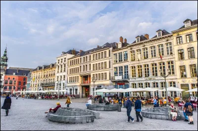 Comment appelle-t-on la peur des lieux publics ?