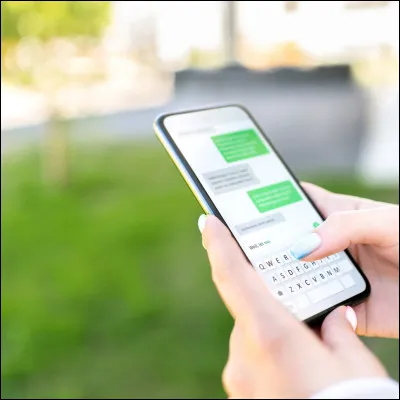 Mise en situation : un de tes amis proches vient de tenvoyer un message. Il te propose daller au restaurant ce midi. Tu regardes sur ton emploi du temps, et malheureusement, tu avais noté un rendez-vous chez le dentiste pile à 13 h. 
Que fais-tu ?