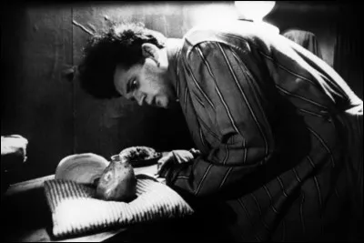 Dans l'un de ces films, un homme doit s'occuper de son bébé monstrueux. Comment s'appelle-t-il ?