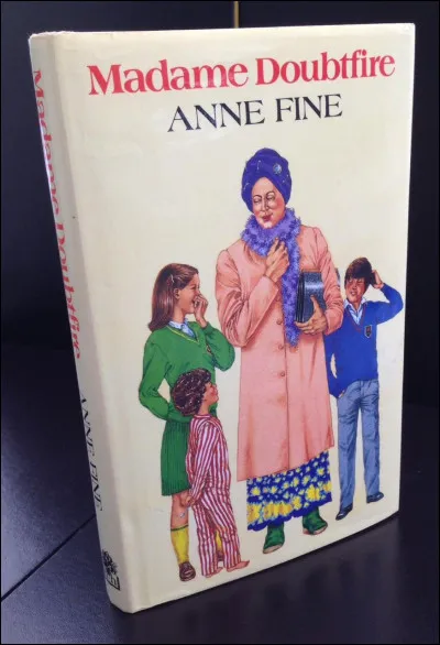 "MAdame Doubtfire" est un long-métrage joué par Dustin Hoffman.
