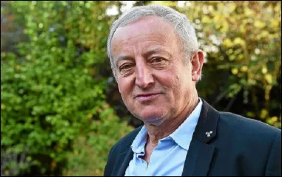 Qui est cet écrivain, auteur du roman ''Les Noces barbares'' ?