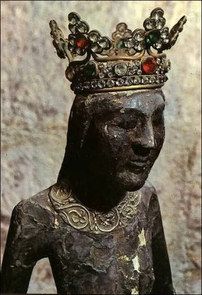 Dans quel village du Lot, peut on voir cette vierge noire ?