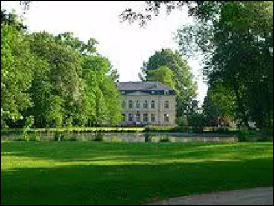 Je vous propose de partir dans les Hauts-de-France, au château du Béron, à Cappelle-en-Pévèle. Ville de l'aire d'attraction Lilloise, elle se situe dans le département ...