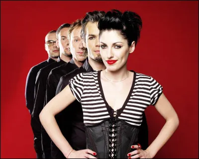 Quel est le nom de ce groupe, formé par Jennifer Ayache (fille de Chantal Lauby) en 1999 ?