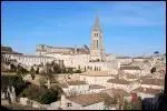 C'est l'une des plus jolies cits d'Aquitaine. Une ville mdivale de pierre dore, de placettes et de venelles. La juridiction a t classe au Patrimoine mondial de l'Unesco. ( paysage culturel)