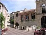 Des petites rues montent jusqu' cette drle d'glise (style noroman-byzantin)  la coupole argente. Cette cit rose domine la valle du Lot, de ses belles maisons anciennes.