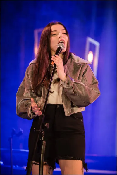 Comment s'appelle cette fille ?