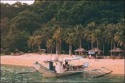 Quel événement a conduit à la rétrocession de Hong Kong à la Chine en 1997, mettant fin à la période de colonisation britannique de la région ?