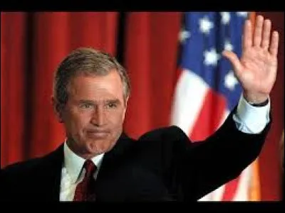 A l'élection de 2000, lors de sa première candidature à la présidence, George W. Bush est ...