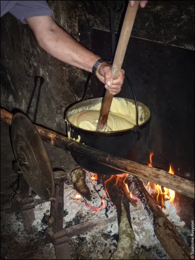 Si 3 ingrédients suffisent pour fabriquer l'aligot, saurez-vous éliminer l'intrus ?