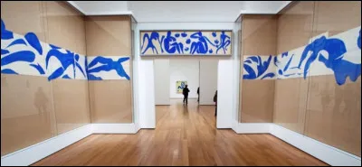 Quel peintre (chef de file du fauvisme) est l'auteur de cette uvre (de 8,50 mètres sur 2 ) baptisée ''La Piscine'' qui met en scène des corps de femmes qui nagent, de façon imagée et poétique ?