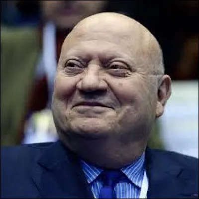 Qui est cet homme politique (amateur de bons mots) auteur de cette citation : ''La droite a touché le fond de la piscine : maintenant, elle creuse.'' ?