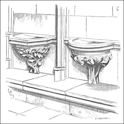 Quel autre nom donne-t-on à une piscine, équipement lié au rituel de purification dans un édifice religieux ?