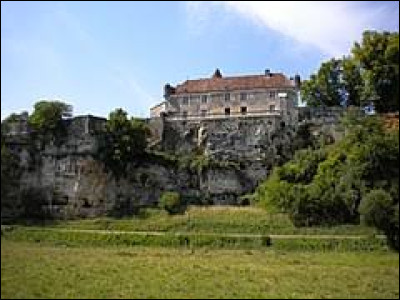 Nous démarrons la semaine au château d'Aucors, à Beaussac. Ancienne commune Périgourdine, elle se situe dans l'ex région ...