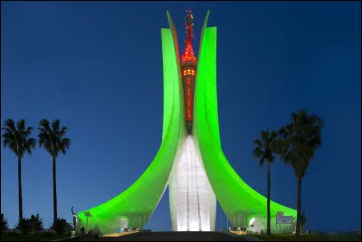 Algérie - En quelle année a été construit le mémorial du Martyr ou le "Maqam Echahid" ?