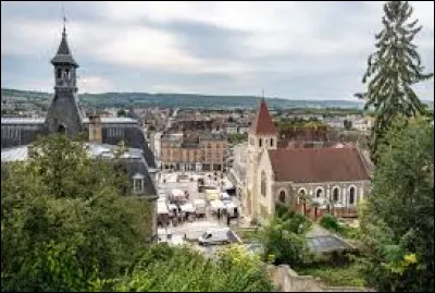 Quelle est cette ville de 15 000 habitants, située dans le sud du département et arrosée par la Marne ?