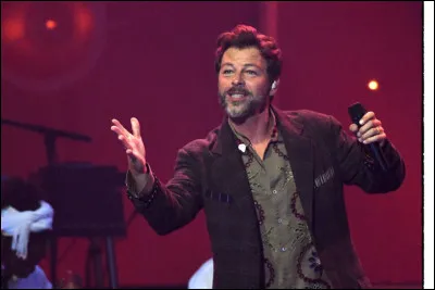 "Qu'elle était belle à tes côtés / sur ta voix son corps dansait...". Quel est le titre de cette chanson de Christophe Maé commençant par ces paroles ?