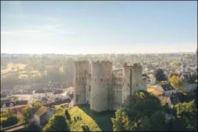 Quel est le nom de cet ancien duché qui a joué autrefois le rôle de marche entre le Nord de lAuvergne et le Sud du domaine royal et qui correspond à peu près entièrement au département de lAllier ?