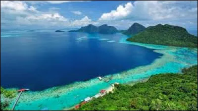 La capitale de Bornéo est Hanoï.