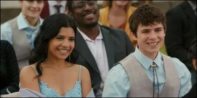 Au milieu de la série Jackie se met en couple...