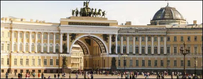 Jusqu'en quelle année la ville de Saint-Pétersbourg est-elle restée capitale de l'Empire russe ?