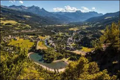 Quelle est cette rivière torrentueuse, longue de 82 km, qui prend sa source à 2 655 m d'altitude à la frontière italienne et rejoint la Durance dans un des bras du lac de Serre-Ponçon ?