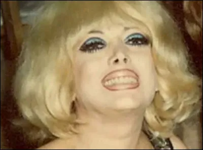 Quel est le nom de scène de cette artiste française de cabaret, danseuse, chanteuse et actrice transgenre ?