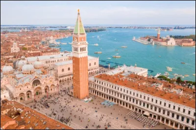 Trouvez la suite du titre de cette chanson de Julien Clerc : Elle voulait qu'on l'appelle...