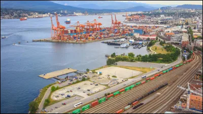 Dans quel port, Véronique Sanson, rêve-t-elle de chanter et de danser dans l'une de ses chansons ?