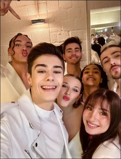 Avec quelle chanson ouvrent-ils le concert ?