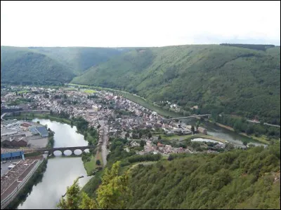 Quelle est cette ville de 5 800 habitants, ancien grand centre industriel berceau d'Arthur Martin ?