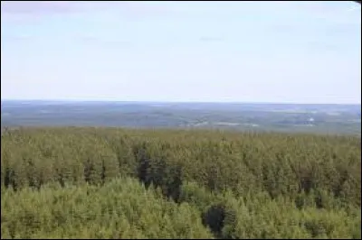 Quelle est l'altitude du point culminant du département ?