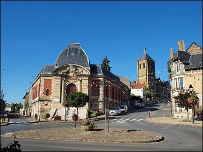 Quelle est cette ville, la 3e la plus peuplée avec 7 500 habitants et principal centre de la partie sud du département ?