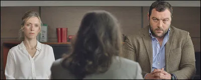 Une femme divorce de son mari violent, dans...