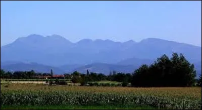 Quelle est cette petite région du piémont pyrénéen, située dans l'est du département, correspondant à la vallée de l'Hers et du Touyre et bordé à l'ouest par le massif du Plantaurel ?
