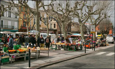 Combien le département de l'Ariège compte-t-il d'habitants ?