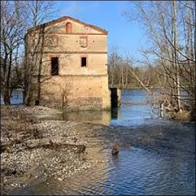 Allez c'est parti ! Nous démarrons cette nouvelle balade au moulin de Naudin, à Beauzelle. Ville de la métropole Toulousaine, elle se situe dans le département ...