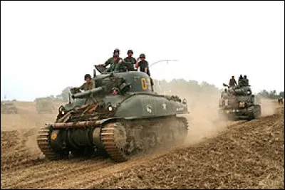 Comment s'appelle ce char moyen américain produit à près de cinquante mille exemplaires (toutes versions confondues) de 1942 à 1945 ?