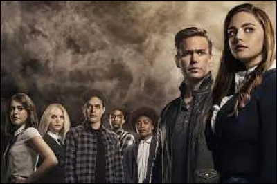 Dans la saison 2, qui est avec Hope dans le Malivore ?