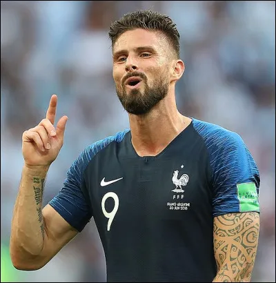 Le footballeur international français, Olivier Giroud, est la neuvième personnalité préférée des Français. Quel est son numéro à l'Associazione Calcio Milan, en 2024 ?