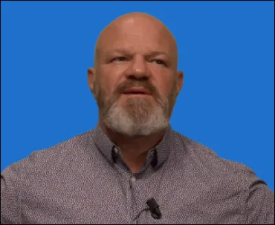 Voici Philippe Etchebest, la septième personnalité préférée des Français. Connu pour être l'un des jurés de "Top Chef" depuis 2015, on le reconnaît par son caractère grincheux et râleur. En quelle année a-t-il obtenu le titre de "Meilleur ouvrier de France" ?