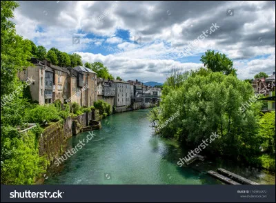 Oloron-Sainte-Marie est une sous-préfecture des Pyrénées-Atlantiques.