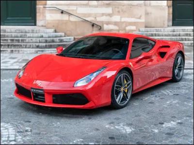 Quel est ce modèle de Ferrari ?