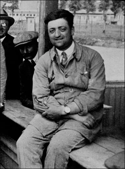 Enzo Ferrari, avant de concevoir Ferrari, a pratiqué le pilotage automobile. Mais pour quelle marque courait-il ?