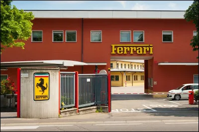 Dans quelle ville se trouve l'usine Ferrari ?