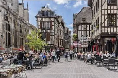 Combien le département de l'Aube compte-t-il d'habitants ?