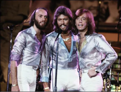 Quels sont les prénoms des 3 frères Gibb fondateurs du groupe musical les Bee Gees ?