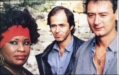 Quels sont les noms des 3 chanteurs du trio vocal actif de 1990 à 1996 ?