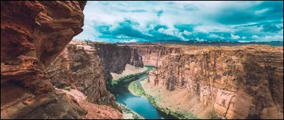 Tu es né avec une capacité à voler à n'importe quelle hauteur pendant trente secondes. Pendant un voyage de vie ou de mort, tu croises un énorme ravin. Que fais-tu ?